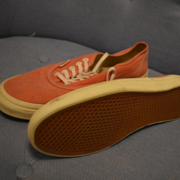VANS Classic orange low tops Men's size 7 - Picture 2 of 3